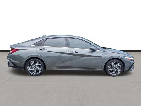 Used 2024 Hyundai Elantra SEL w/ Convenience Package FWD image 4