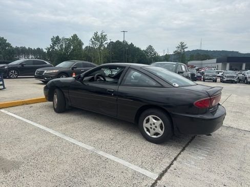 Used 2004 Chevrolet Cavalier Coupe w/ Preferred Equipment Group FWD image 21