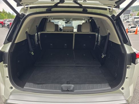 Used 2023 Nissan Pathfinder SL AWD/4WD image 25