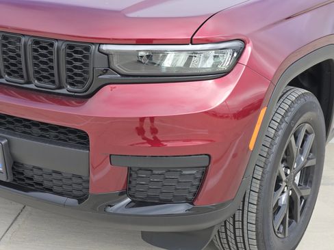 New 2025 Jeep Grand Cherokee L Altitude image 7