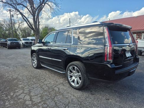 Used 2018 Cadillac Escalade Luxury AWD/4WD image 4