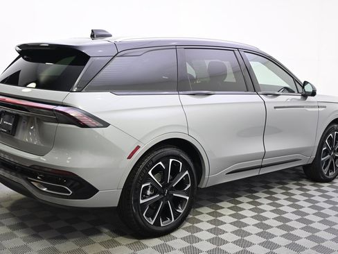 New 2026 Lincoln Nautilus Reserve image 7