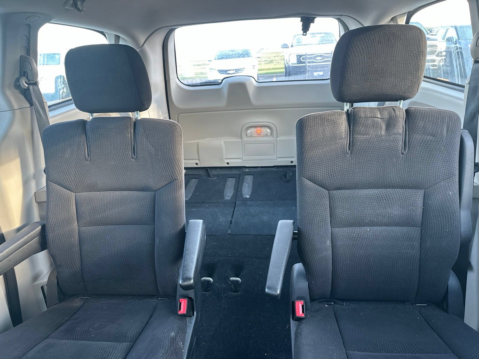 Used 2014 Dodge Grand Caravan American Value Package FWD image 5