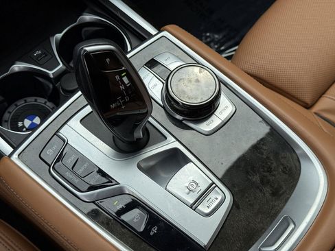 Used 2022 BMW 750i xDrive w/ Luxury Rear Seating Package AWD/4WD image 16