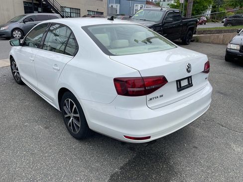 Used 2018 Volkswagen Jetta SE FWD image 4