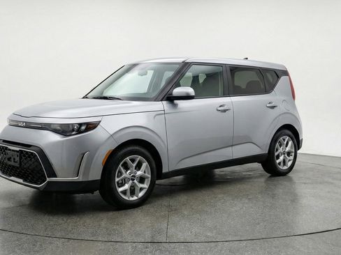 Used 2025 Kia Soul LX w/ LX Technology Package image 3