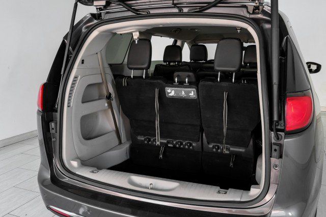 Used 2019 Chrysler Pacifica Touring-L FWD image 49