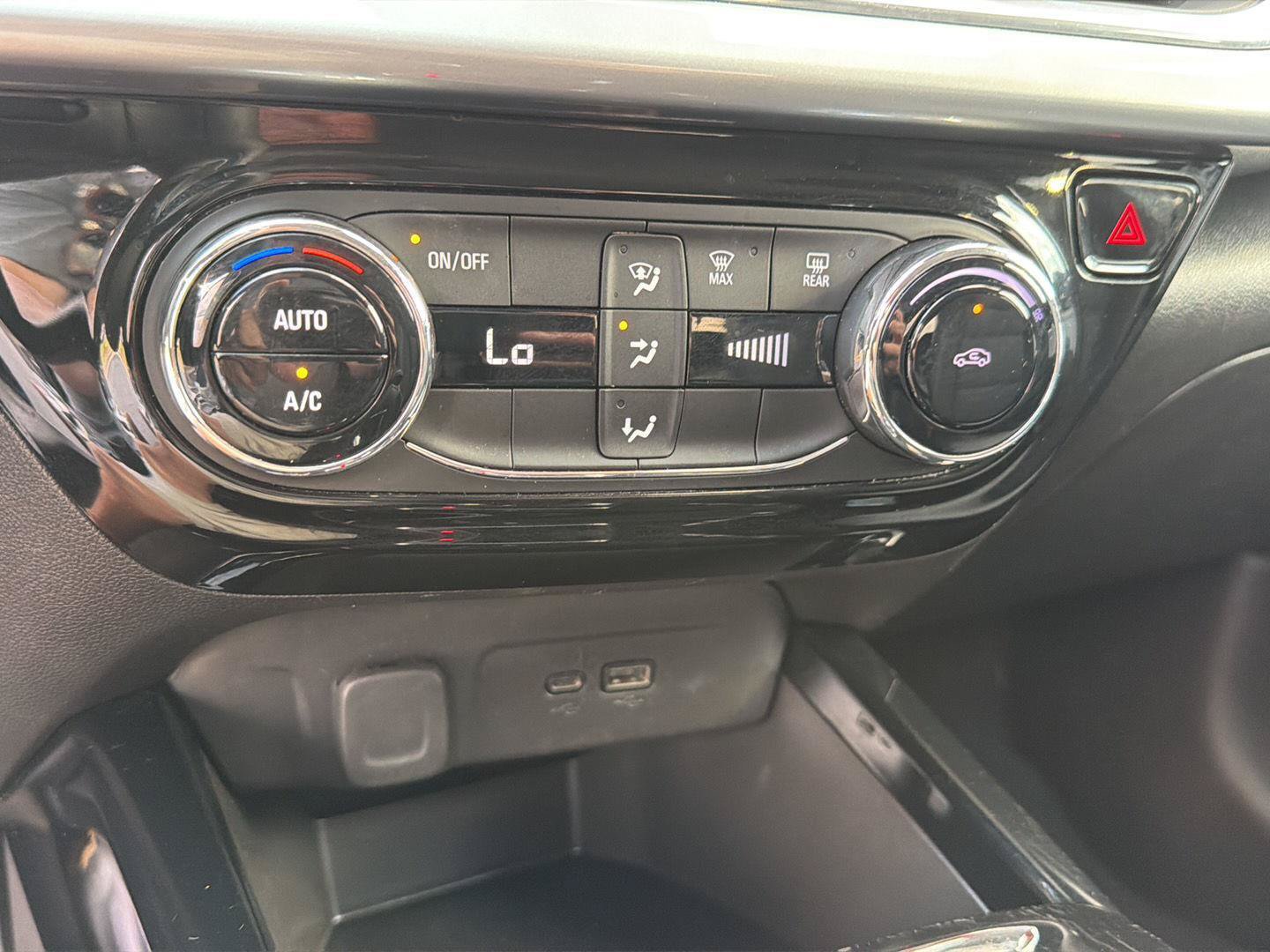 Used 2024 Chevrolet Trax LT FWD image 25