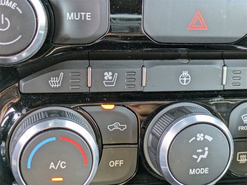 Used 2024 RAM 1500 Laramie image 20