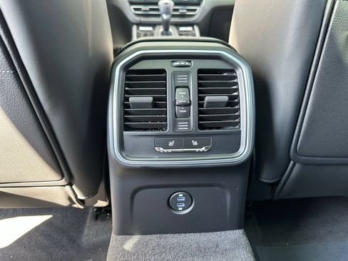 Used 2026 Porsche Macan AWD/4WD image 37