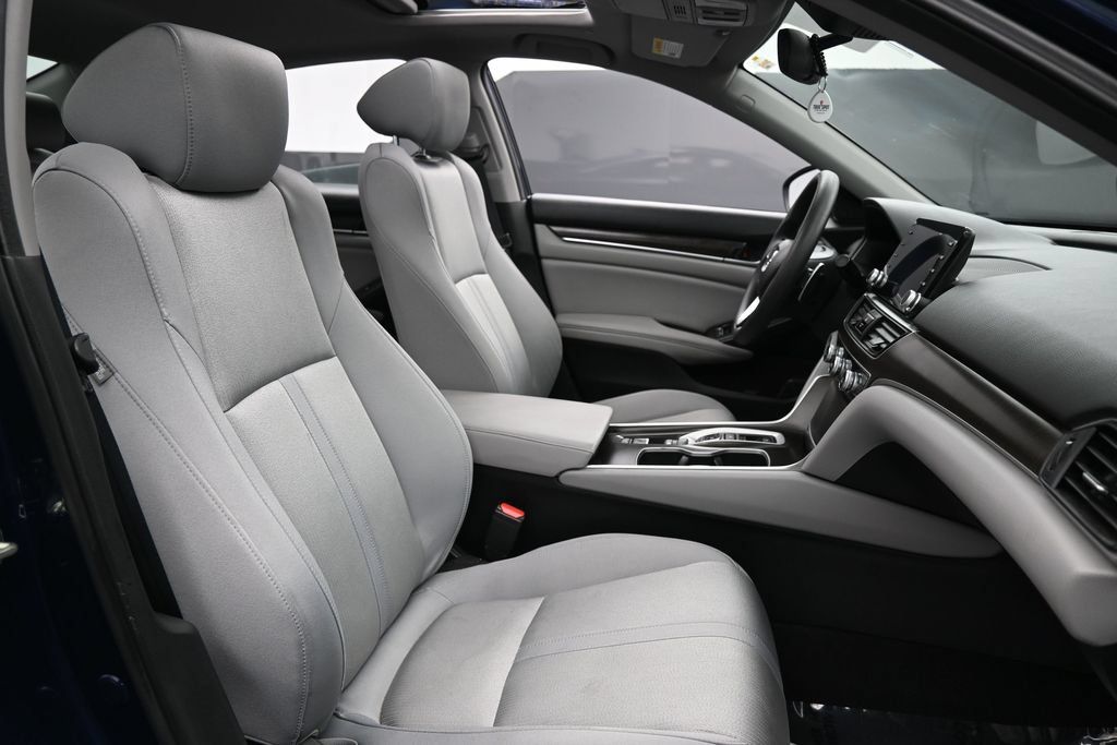 Used 2018 Honda Accord EX image 29