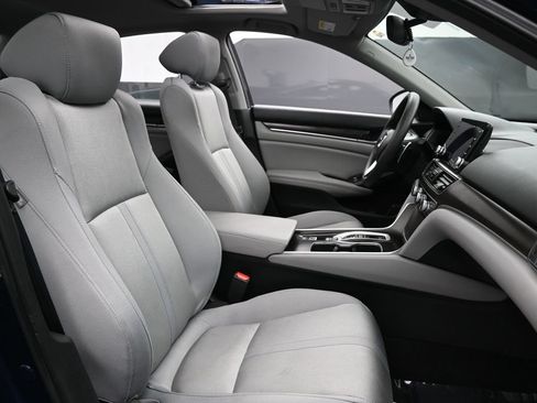 Used 2018 Honda Accord EX image 29