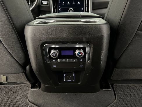 Used 2025 GMC Yukon Denali AWD/4WD image 28
