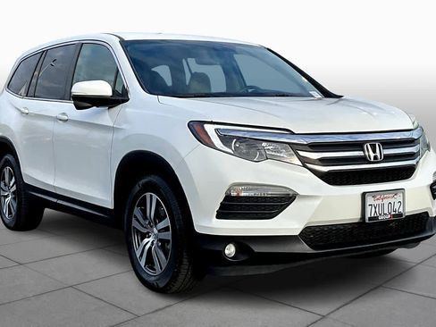 Used 2017 Honda Pilot EX image 2