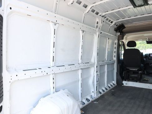 Used 2025 RAM ProMaster 2500 w/ Convenience Group FWD image 17