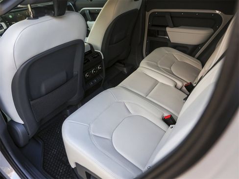 Used 2026 Land Rover Defender 110 S image 32