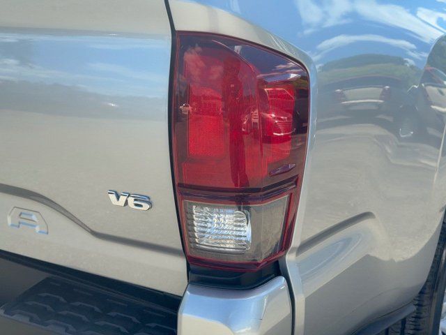 Used 2022 Toyota Tacoma SR AWD/4WD image 11