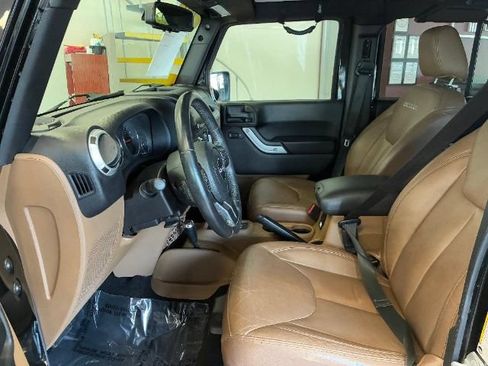 Used 2016 Jeep Wrangler Unlimited Sahara w/ Max Tow Package AWD/4WD image 19