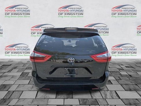 Used 2020 Toyota Sienna L FWD image 4