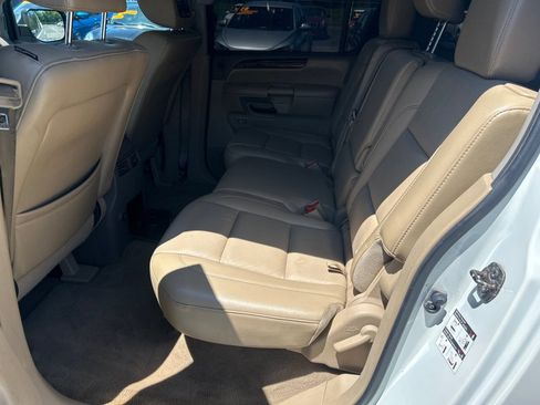 Used 2014 Nissan Armada SL w/ Moonroof Package AWD/4WD image 10