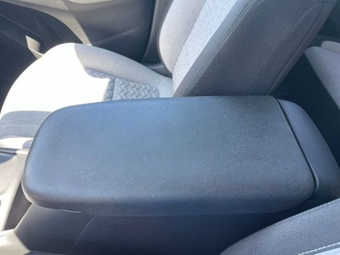 Used 2022 Chevrolet Equinox LS w/ LS Convenience Package FWD image 25