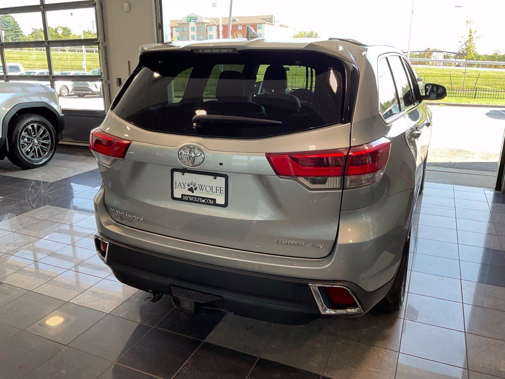 Used 2019 Toyota Highlander Limited AWD/4WD image 5