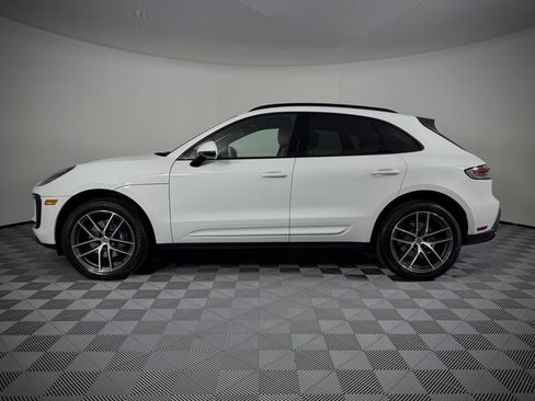 Used 2024 Porsche Macan image 2