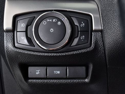 Used 2019 Ford Explorer XLT w/ Equipment Group 202A AWD/4WD image 32