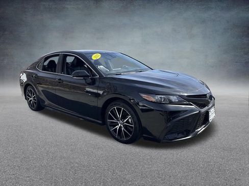 Used 2023 Toyota Camry SE FWD image 4