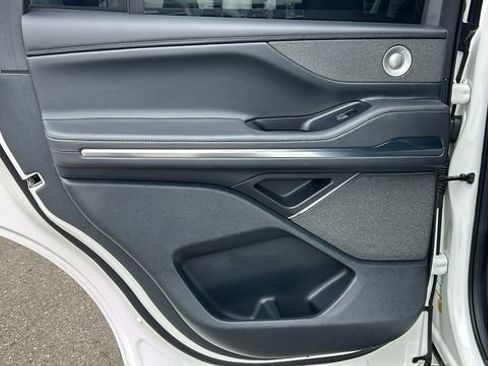 Used 2025 Lincoln Navigator Reserve w/ Jet Appearance Package image 15