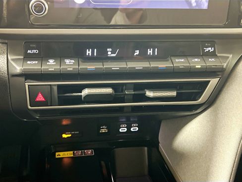 Used 2025 Toyota Camry LE image 27