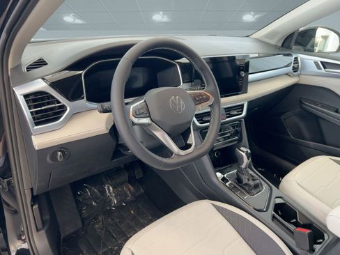 New 2026 Volkswagen Taos SE image 4
