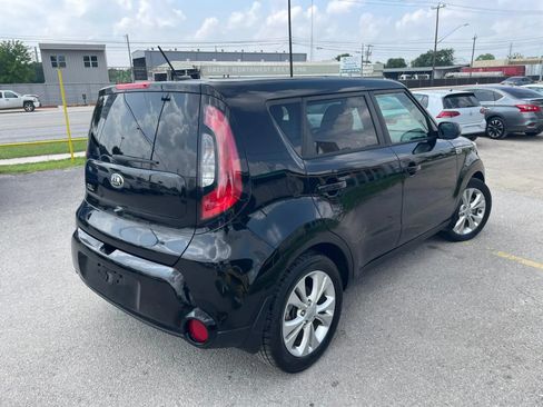 Used 2016 Kia Soul + FWD image 4