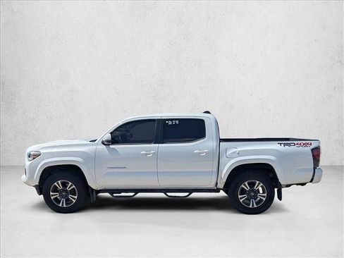 Used 2018 Toyota Tacoma TRD Sport w/ Technology Package image 8