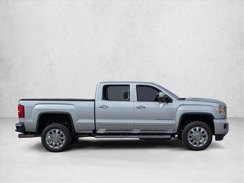 Used 2019 GMC Sierra 2500 Denali w/ Duramax Plus Package image 4