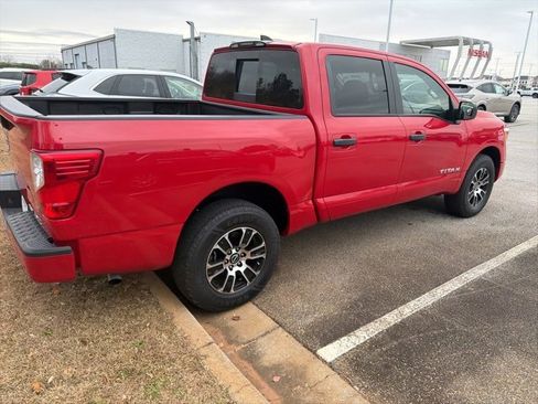 Used 2023 Nissan Titan SV image 8