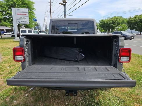 Used 2022 Jeep Gladiator Rubicon w/ Trailer Tow Package AWD/4WD image 29