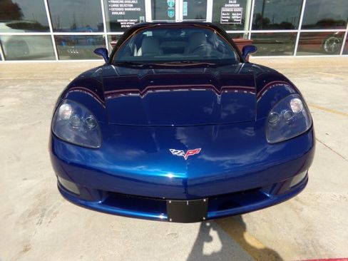 Used 2007 Chevrolet Corvette Coupe w/ Preferred Equipment Group RWD image 2