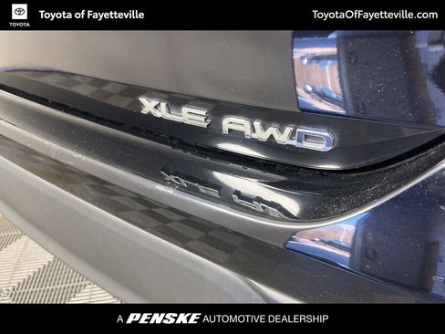 Used 2023 Toyota Highlander XLE image 4