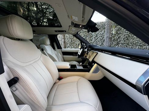 New 2025 Land Rover Range Rover SE image 22