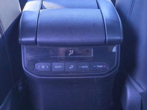 Used 2023 Toyota Highlander XLE image 30