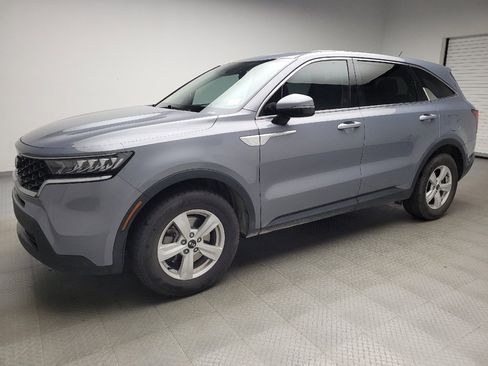 Used 2021 Kia Sorento LX FWD image 2