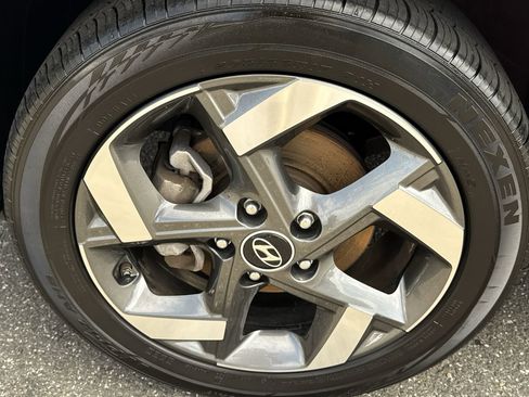 Used 2022 Hyundai Venue Limited image 10