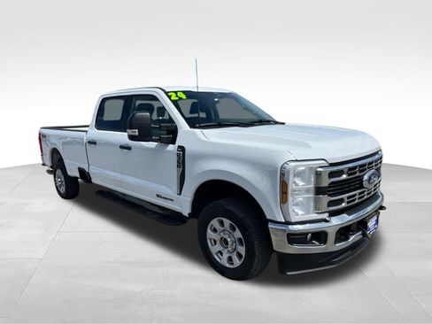 Used 2024 Ford F350 XLT AWD/4WD image 3