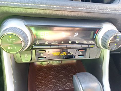 Used 2022 Toyota RAV4 Limited image 28