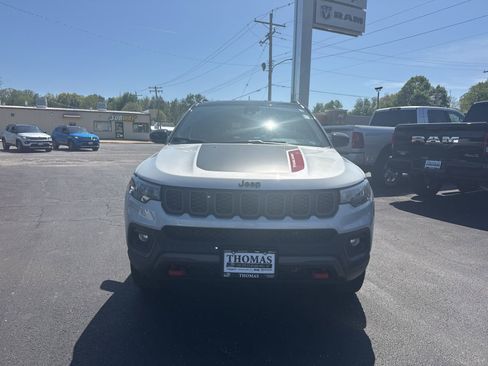 Used 2024 Jeep Compass Trailhawk AWD/4WD image 2