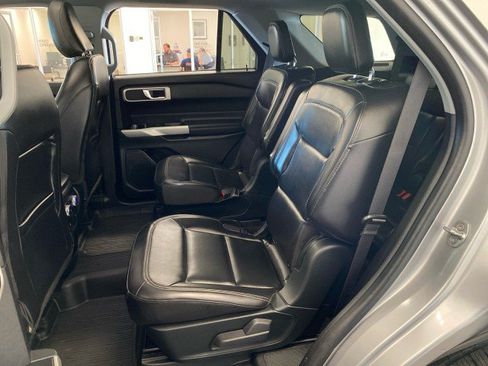 Used 2021 Ford Explorer XLT w/ Equipment Group 202A AWD/4WD image 11
