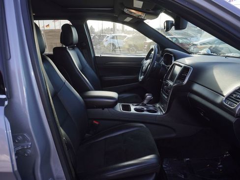 Used 2017 Jeep Grand Cherokee Altitude image 28