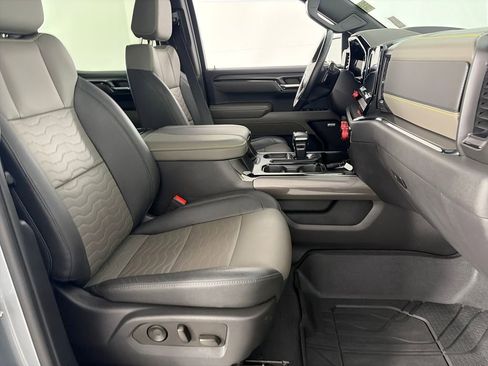 Used 2023 Chevrolet Silverado 1500 ZR2 w/ Technology Package image 31