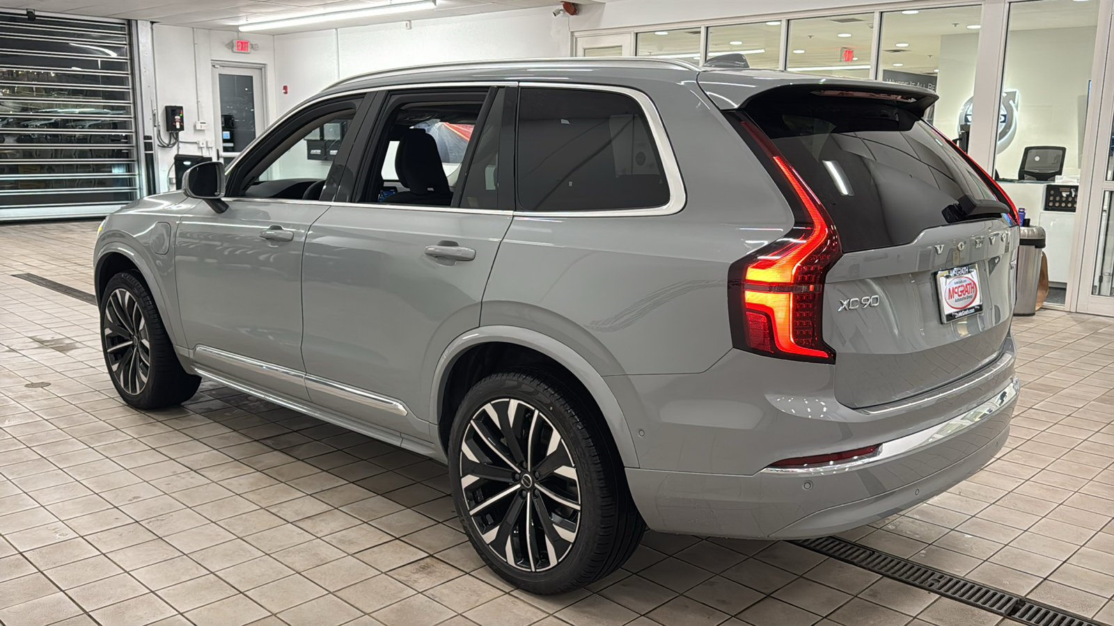 New 2026 Volvo XC90 T8 Plus w/ Protection Package Premier AWD/4WD image 7